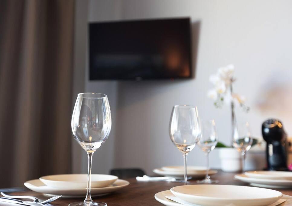 Stylish Apartment With Parking & Spacious Balcony Riga Eksteriør bilde